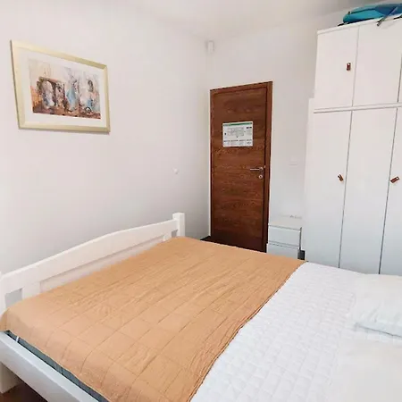 In Murine Mit Privatem Pool Holiday home Umag